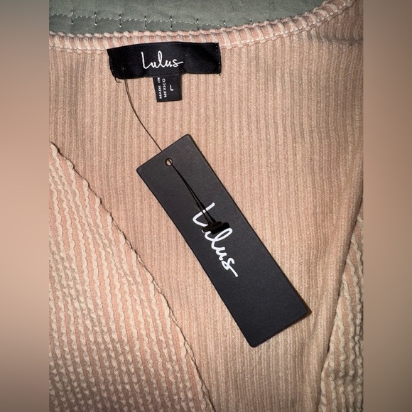 Lulu's Ribbed tan/light peach-ish Short Sleeve Top. Size L. NWT - Picture 4 of 10